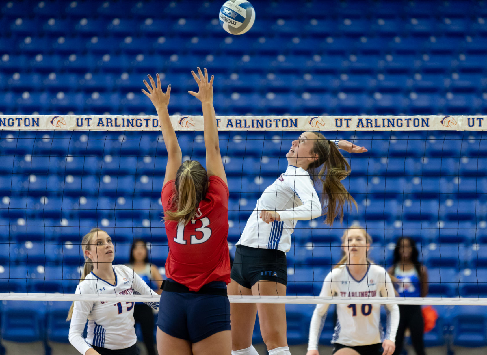 UTA volleyball to host 2019 Maverick Classic at College Park Center